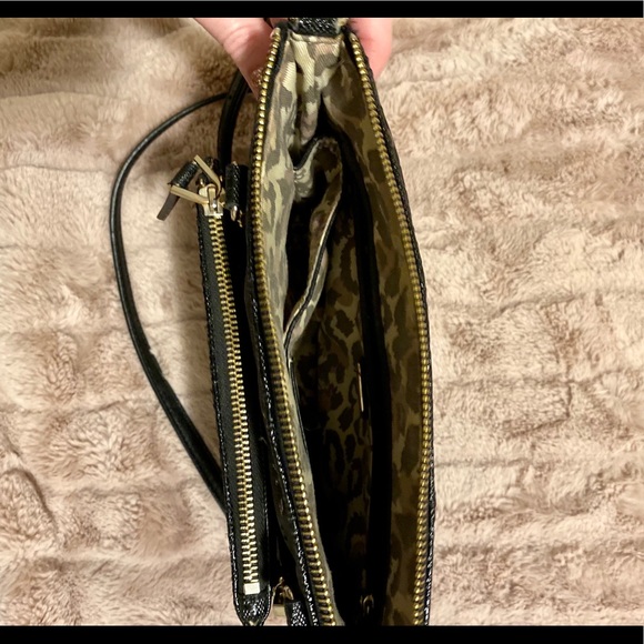 GUESS Crossbody - Picture 5 of 6